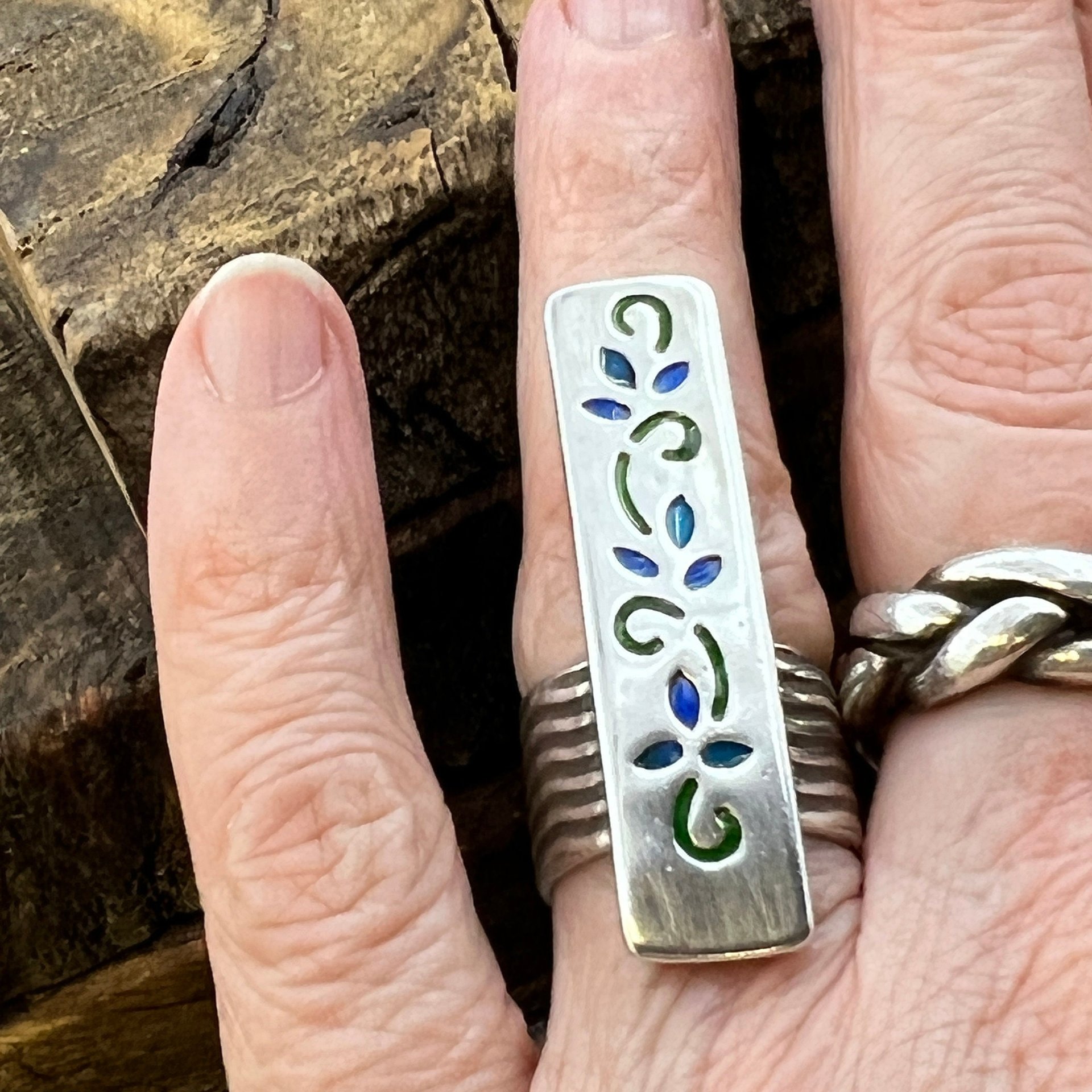 Silver Enamel Ring, Flowering Vine Shield Ring, Fine Silver 999, Statement Ring, Colorful Glass, Wave Wide Band, Hand Crafted Art Jewelry